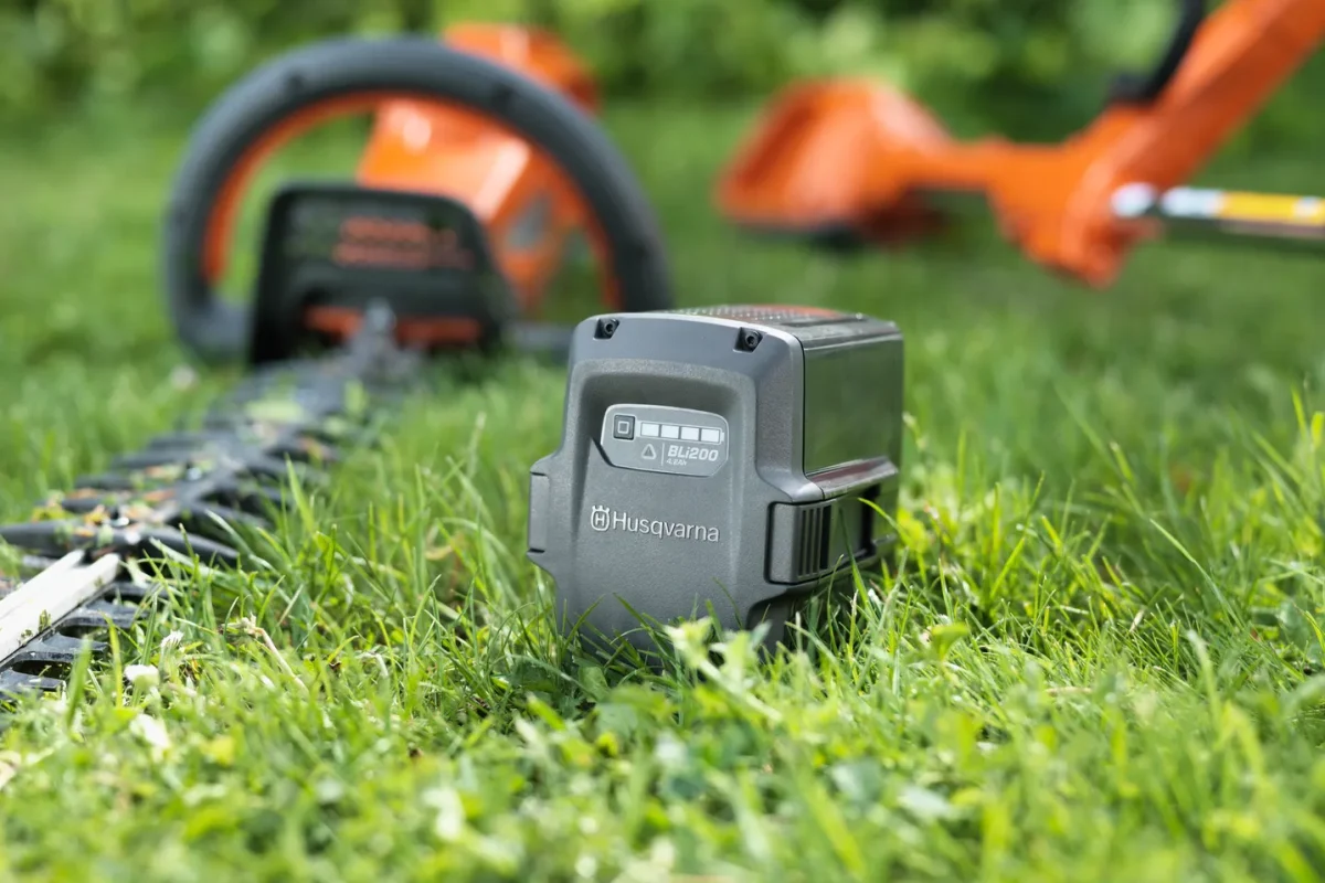 Zahradní a lesní akumulátorová technika Husqvarna